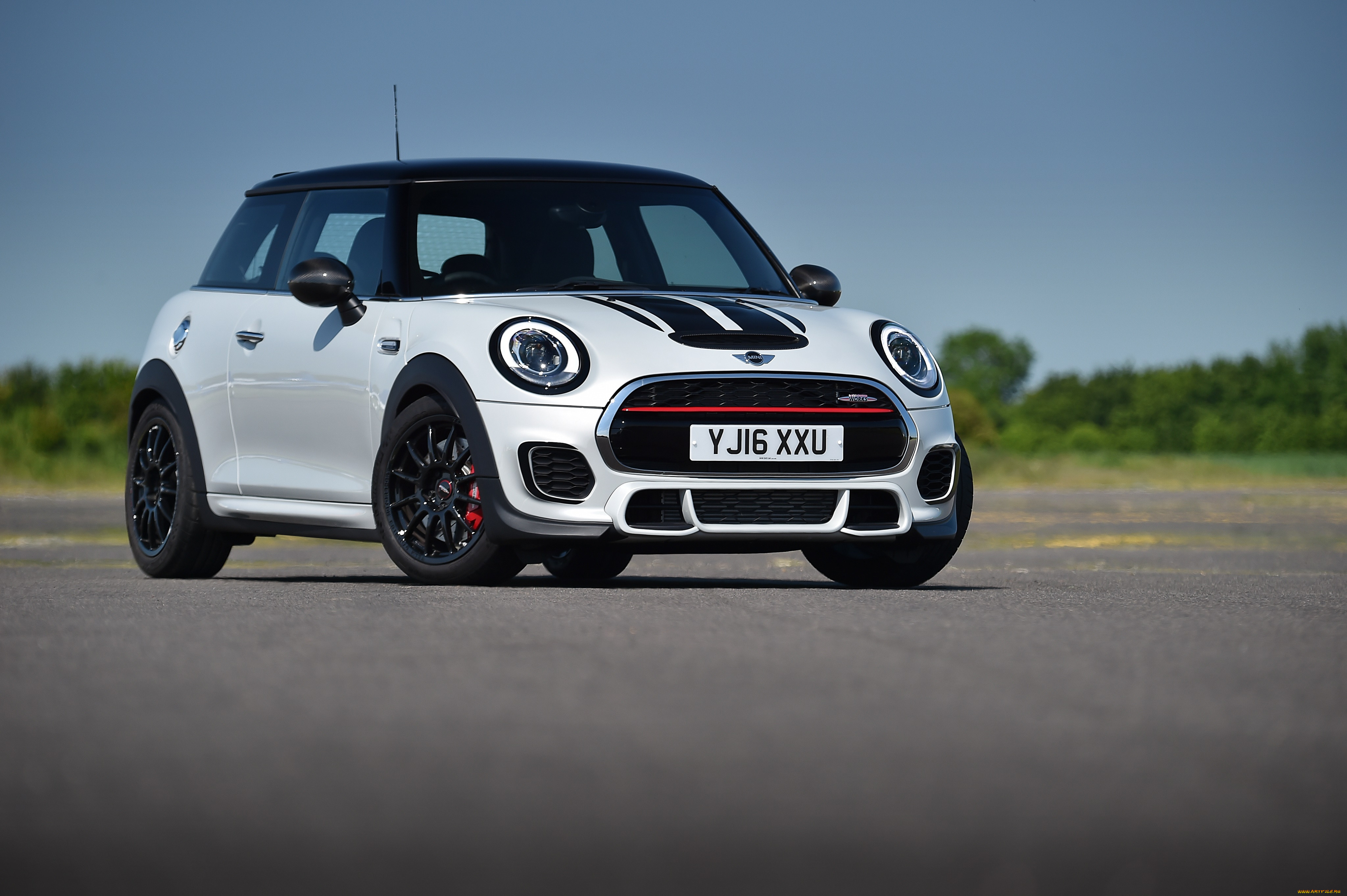 Mini john cooper. Mini Cooper JCW 2016. Купер Джон Купер Воркс. Мини Джон Купер Воркс. Mini John Cooper works 2016.